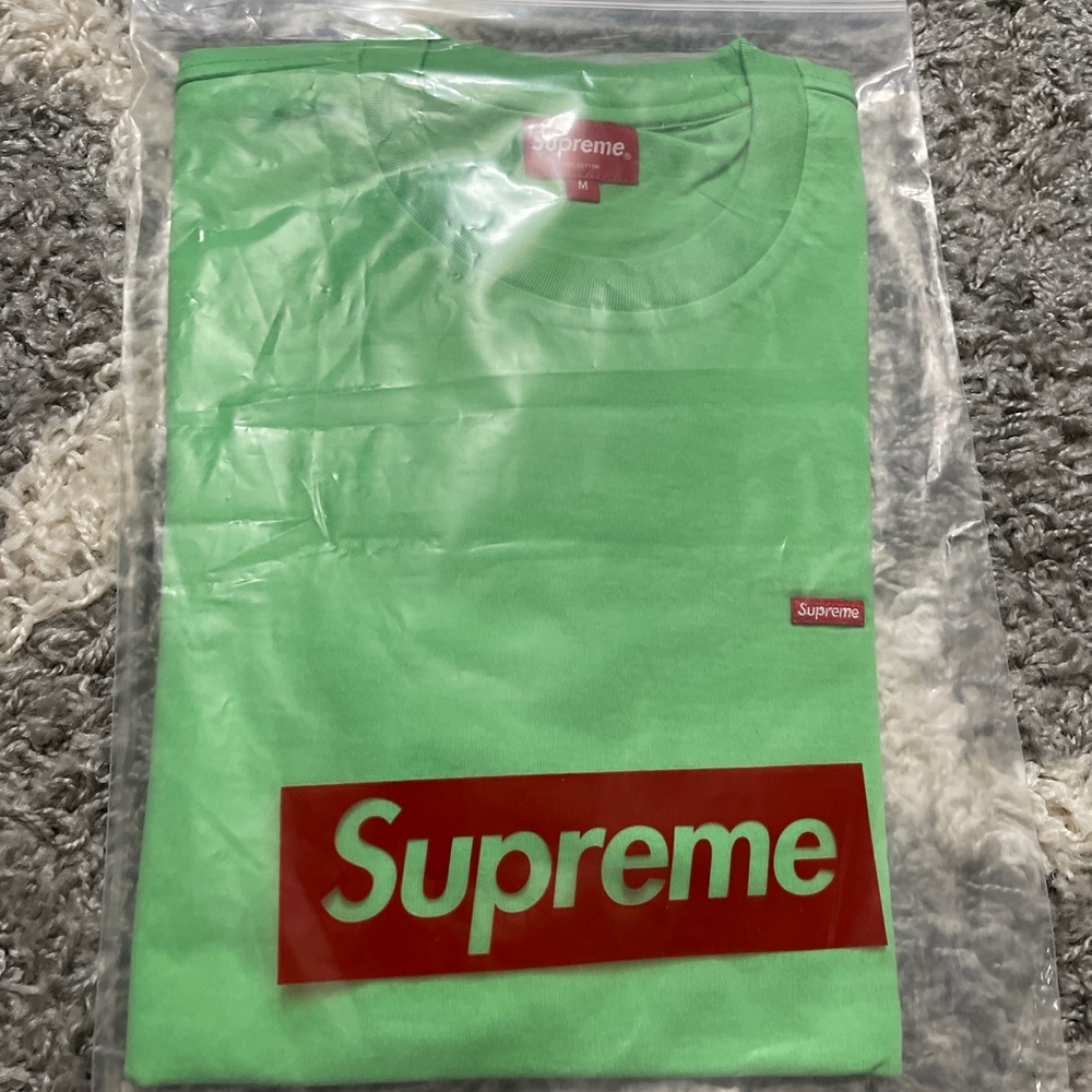 Supreme Small Box Logo Sz Medium NWTS Bright Green